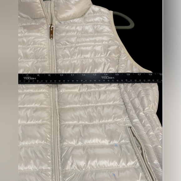 Tommy Hilfiger Ladies Medium Lightweight Ivory Pearl Puffer Vest - Picture 9 of 11
